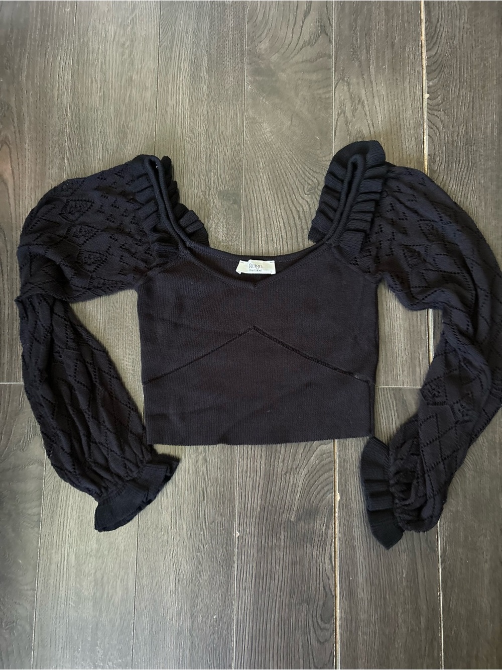 Reign the Label L Women’s Black Puff-Sleeve Knit Crop Top - Classic Style